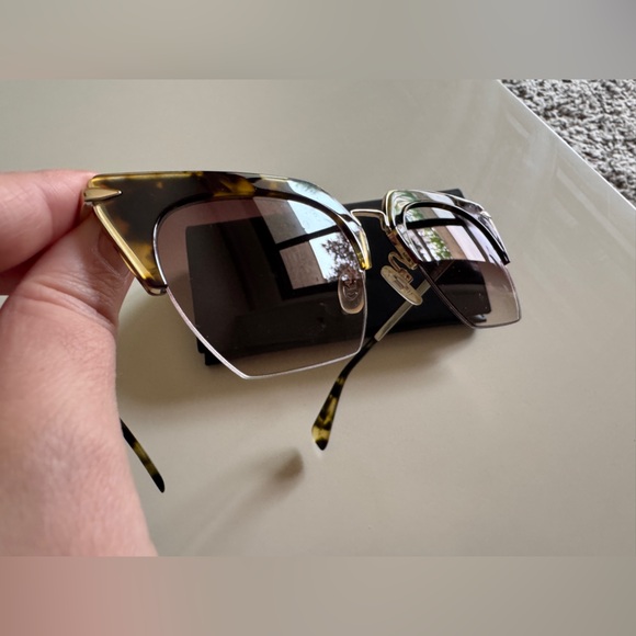 Rag & Bone Tortoise Shell Sunglasses with Black Case - Picture 2 of 8